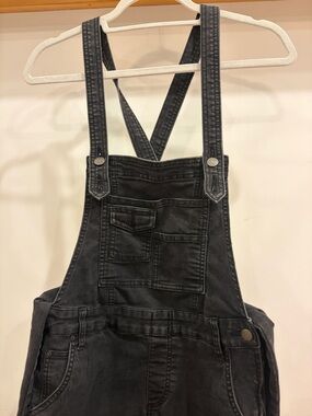 Women’s Free People Black washed Denim Overalls — size 26